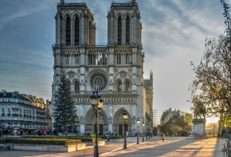 Notre Dame de Paris  iluminad...