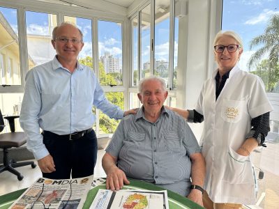 Coordenador do Lar Sacerdotal, Pe. José Carlos Sala, Pe. Milton e a técnica em Enfermagem, Mari Zin